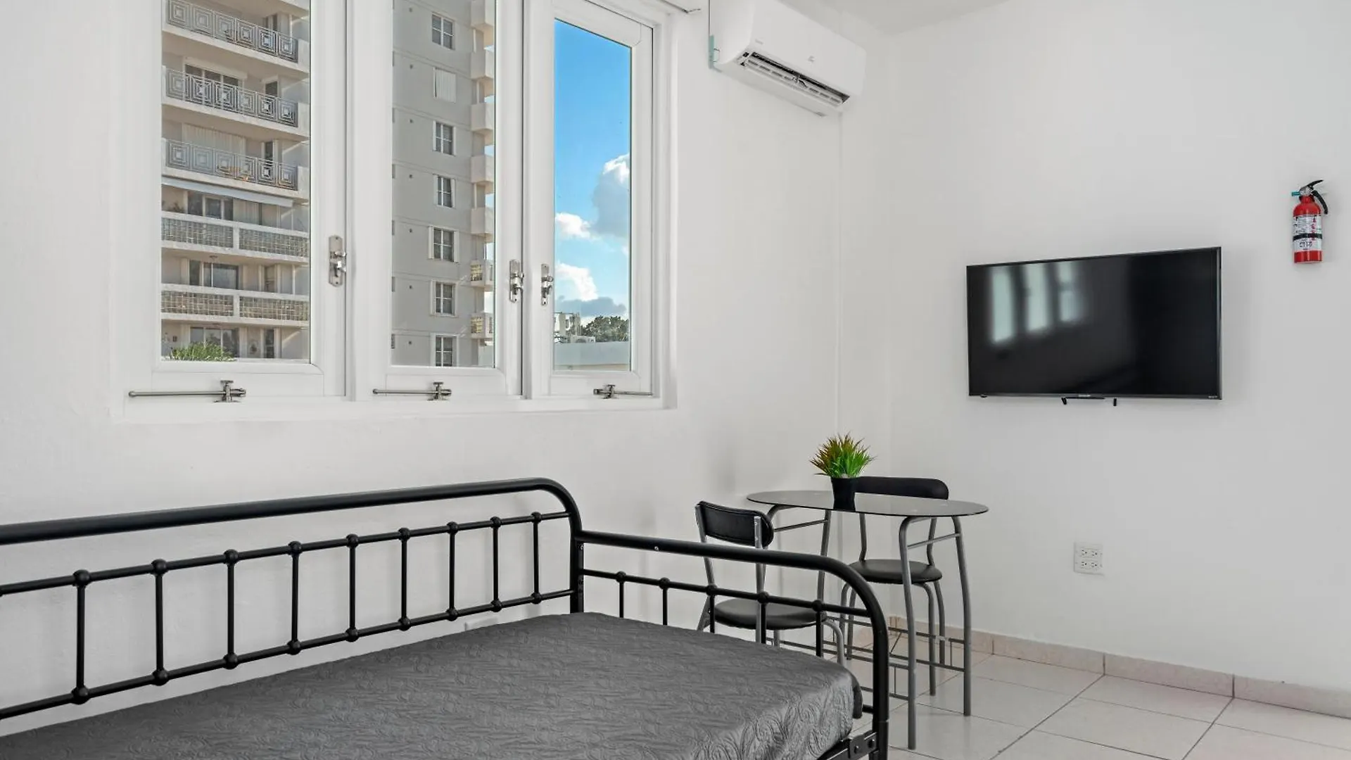 Apartamento 1 Step From The Beach Pool Pet Friendly San Juan